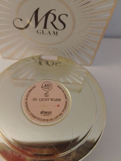 Mrs Glam Glorious Skin Powder Foundation - 03 Light Warm