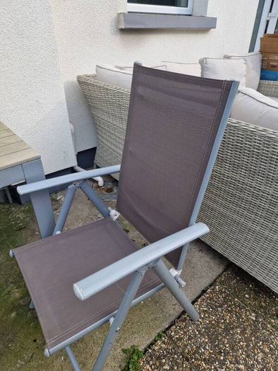 garden table & chairs