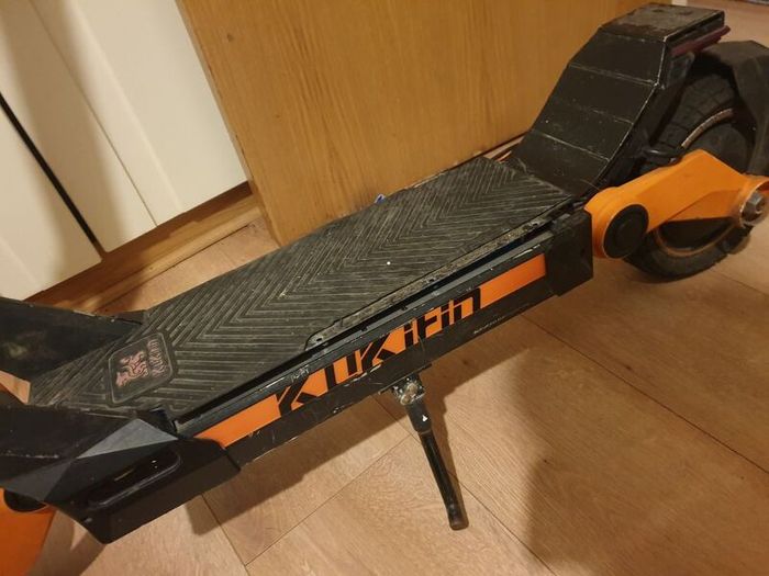 e scooter (KUKIRIN G3)(2025 EDITION) needs small repair.