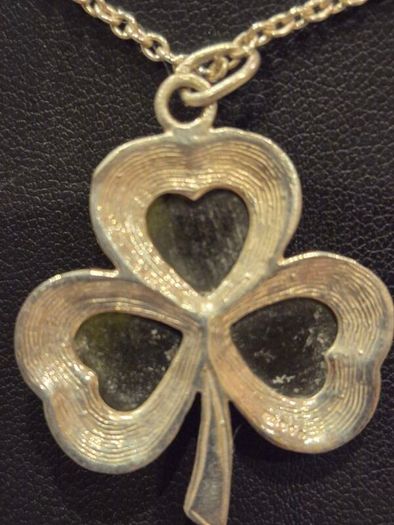 Beautiful vintage sterling silver shamrock necklace with green marble