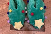 Willow by Leigh Tucker novelty Christmas tree slippers size 9-10 (kids) in like new condition)