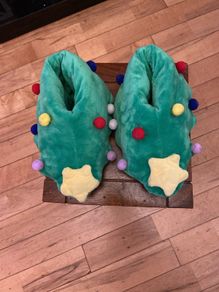 Willow by Leigh Tucker novelty Christmas tree slippers size 9-10 (kids) in like new condition)