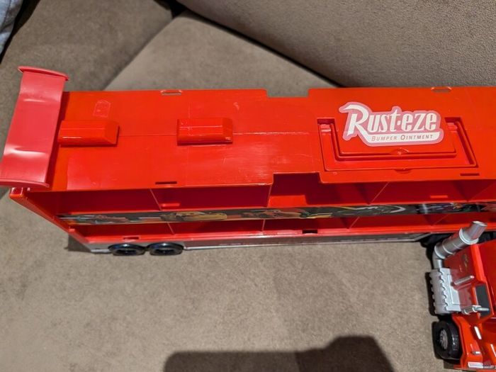 Large Mack Hauler Playset, Disney Pixar Cars 2