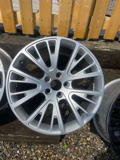 20" Range Rover alloy wheels