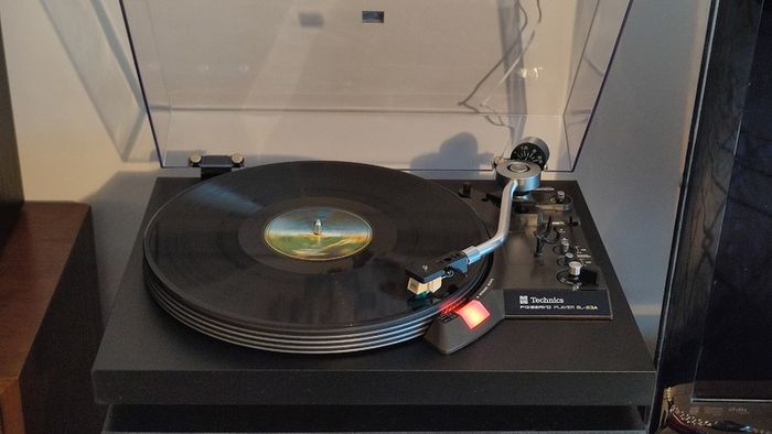 Technics SL-23A turntable/Record player. Like NEW!