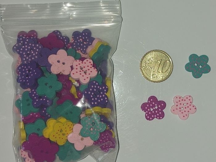 Wooden Flower Buttons
