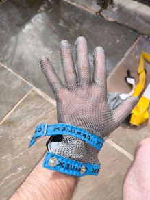 Steel butchers glove