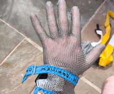 Steel butchers glove