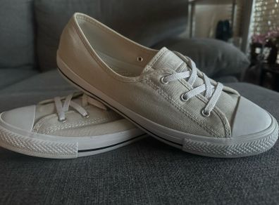 Beige converse ballet canvas