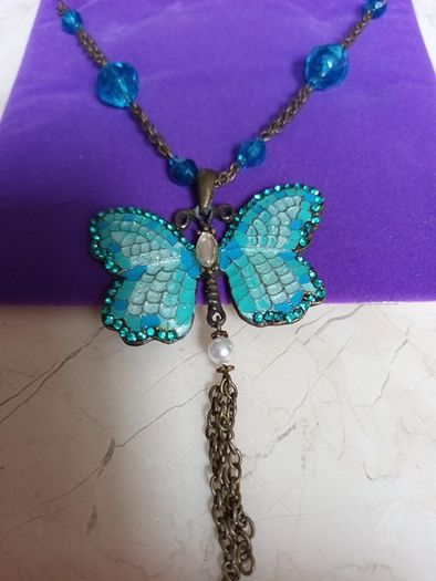 Vintage Costume Necklace.  Length  : 12".