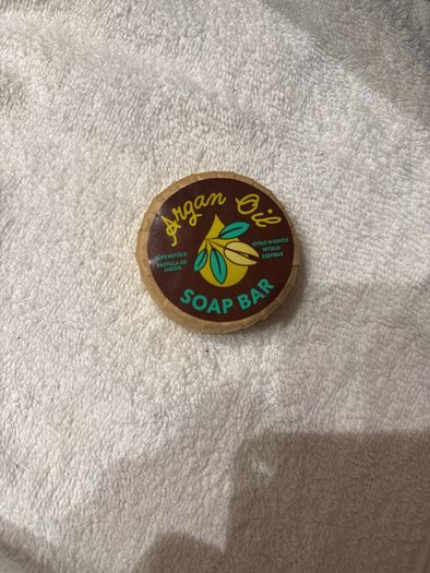 1 x Argan Oil Hair Mask. 1 x Argan Oil Soap Bar