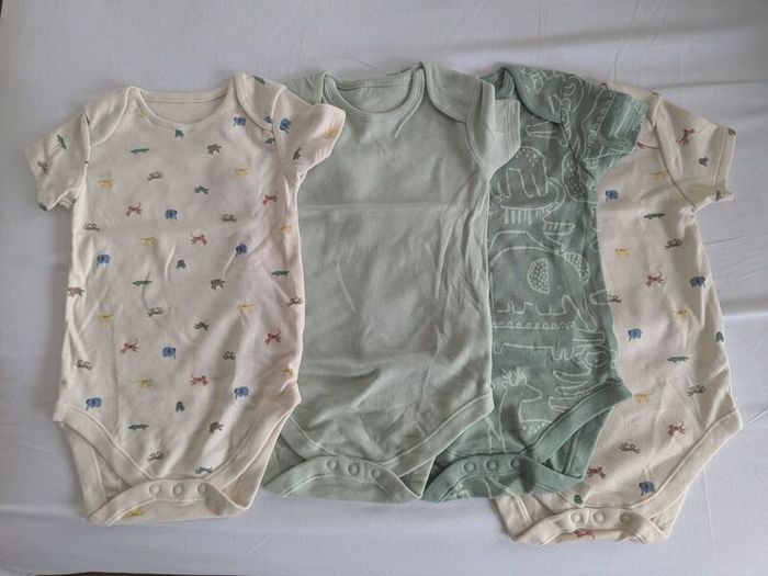 4 X bodysuits from George. new without tags. 2-3yrs.