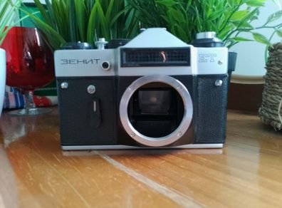 Zenit-ET Rare KMZ USSR Russian 35mm Reflex Film Camera, 81013319