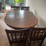 Extendable table and 4 chairs Image 4