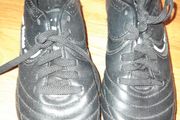 Football boots, size 1 (33 eu)