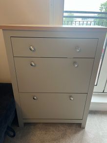 Shoe cabinet