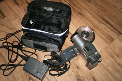 HITACHI DVD CAM - SD CAM Mini DVD RAM Recording. 16x optical zoom, 240x digital