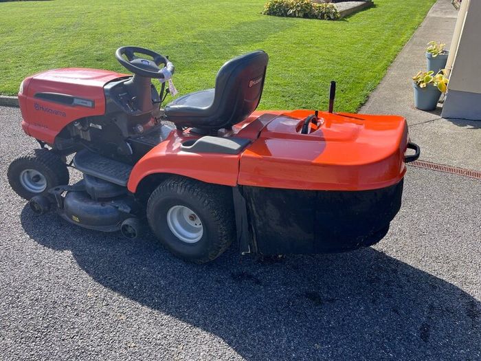 Husqvarna ride on 17hp