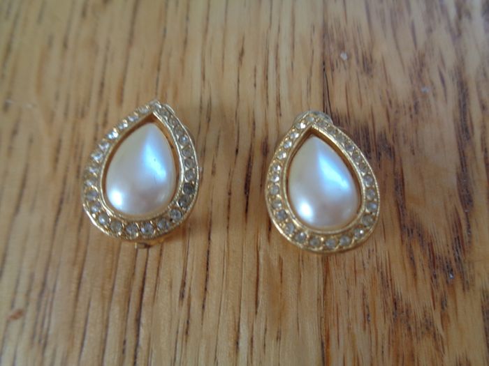 Vintage Clip On Earrings x 5 for Sale
