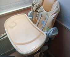Chicco Polly 2-in-1 Highchair (Orange Wood Friends Pattern)