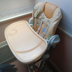 Chicco Polly 2-in-1 Highchair (Orange Wood Friends Pattern)