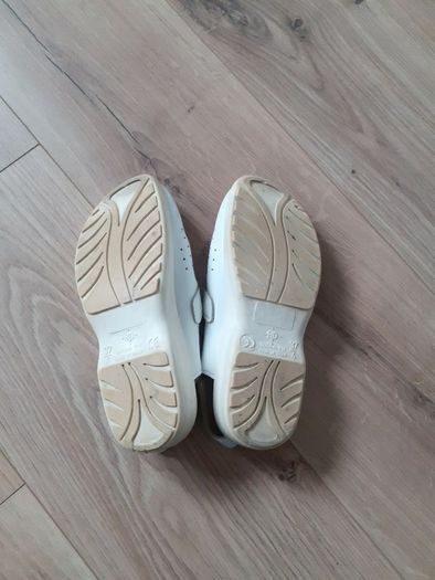 nurse leather clogs