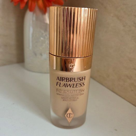 Charlotte Tilbury Formula  Airbrush Flawless Foundation  6 Neutral