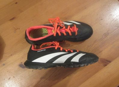Predator    size 5