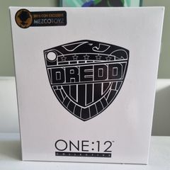 Mezco 1:12 Scale Judge Dredd Black/White figure