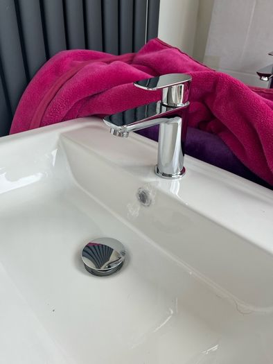 Chrome sink fittings