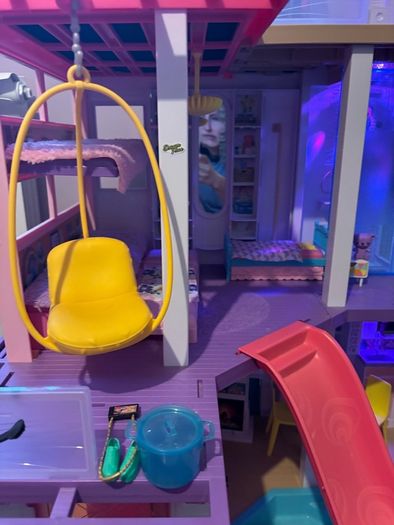 Barbie dream house like new + extras