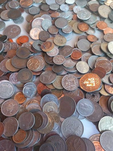 650 coins from around the world, post 6e, D18