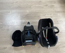 Maxi cosi isofix infant seat (13kg) and newborn insert
