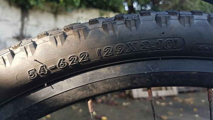 Road bike, Disc Brakes Front and Rear, 29"x2.10" Tyres