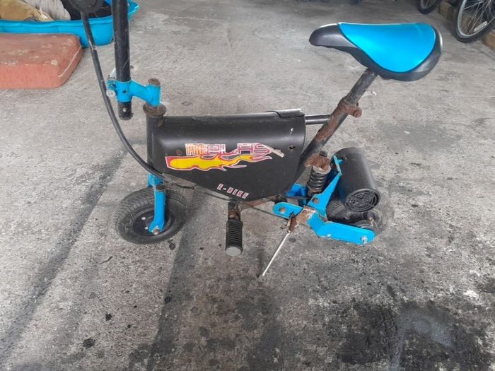 Small  e bike