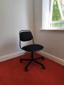 Swivel chair black