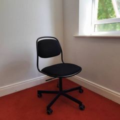 Swivel chair black