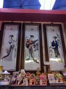 Hand painting in colorful ceramic pictures