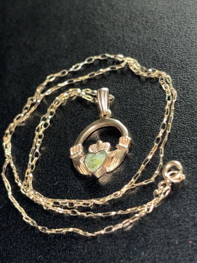 Gold Vintage 9ct  Claddagh Pendant