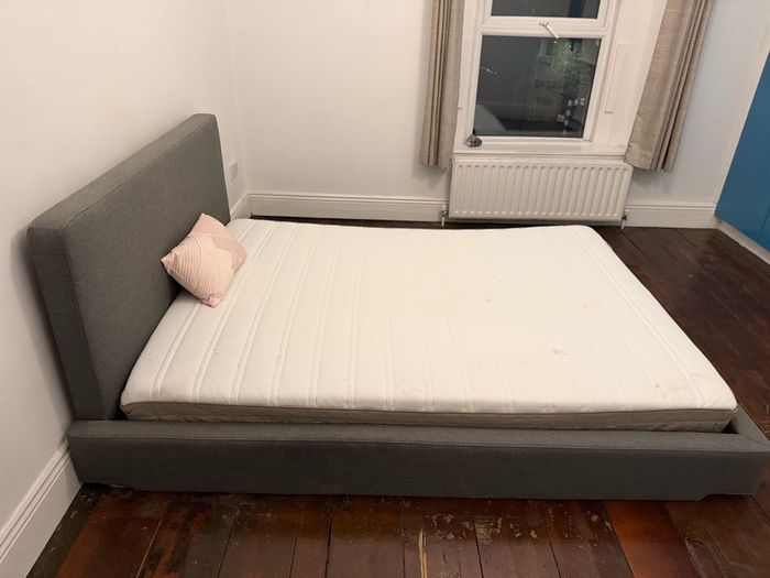 Kingsize bed with mattress