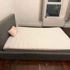 Kingsize bed with mattress