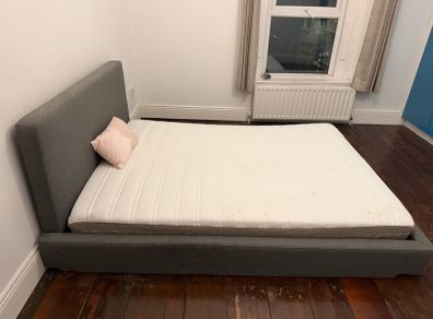 Kingsize bed with mattress
