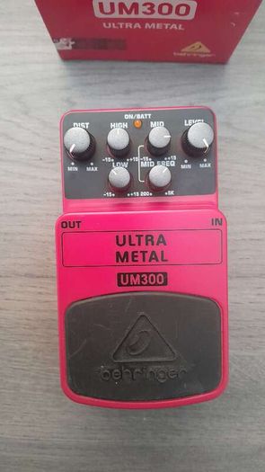 Behringer HM300 + UM300 + SF300 Guitar Pedal Set