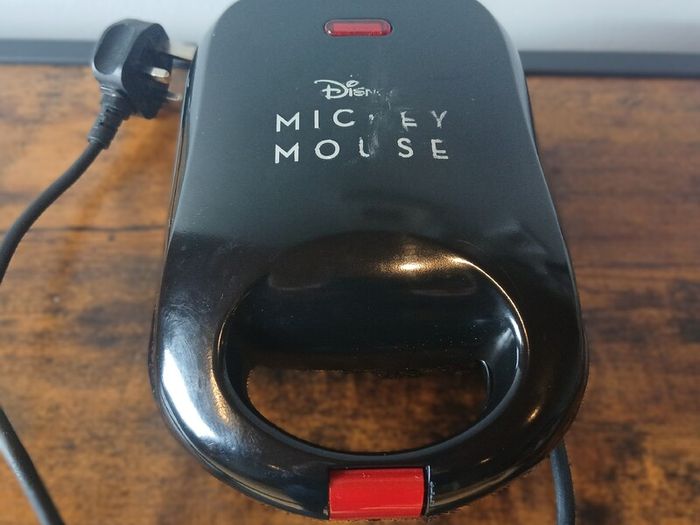 Official Disney Mickey Mouse Waffle Maker (Model DCM-9UK) Good Working Order