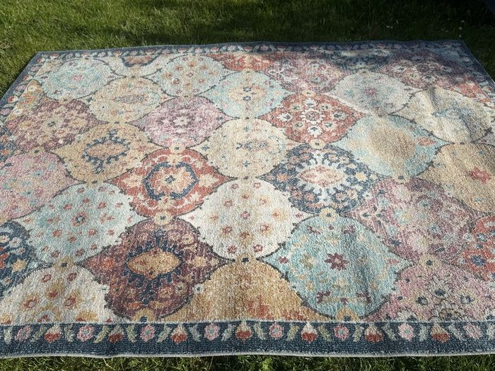 Large Rug - excellent condition (little use)
