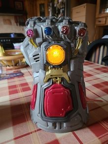 Hasbro Marvel Avengers Silver Infinity Gauntlet Fist Electronic Light and Sound
