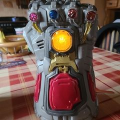 Hasbro Marvel Avengers Silver Infinity Gauntlet Fist Electronic Light and Sound
