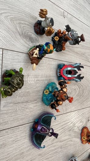 Large Skylanders Bundle Figure Traps  Accessories  Rare Items Included