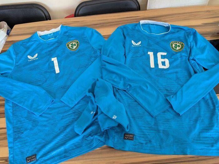 Rare ireland soccer goal keeper team issued adult med