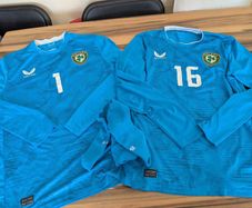 Rare ireland soccer goal keeper team issued adult med